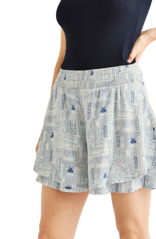 Shop Splendid Kirby Tiered Pull-on Shorts In Eze Print