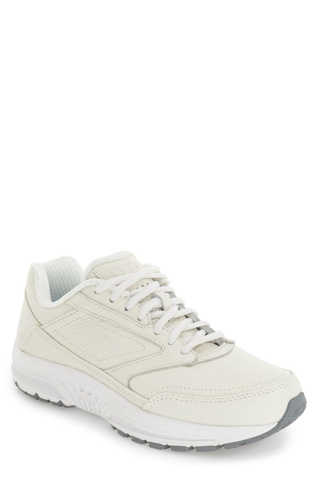brooks dyad sneakers