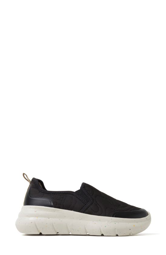 Dearfoams Women's Crimson Regrind Lightweight Slip-on With Energy Return Technology In Black