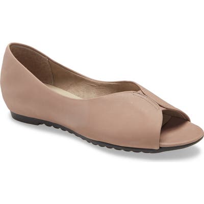 Munro Francesca Flat, Beige