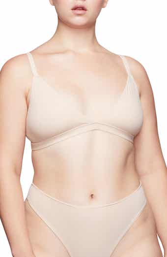 Calvin Klein Women's Embossed Icon Lightly Lined Triangle Wireless Bralette,  Classic White, Large : : Clothing, Shoes & Accessories