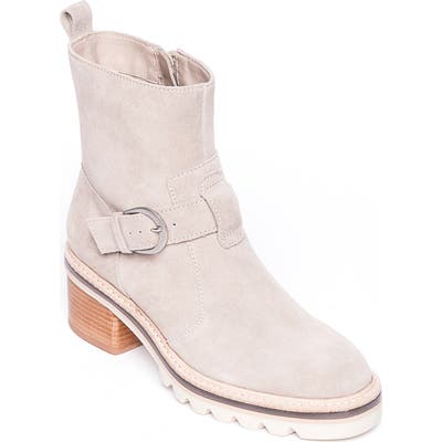 Bernardo Scout Boot- Beige