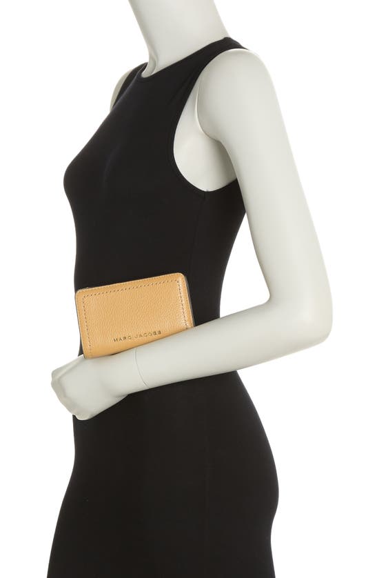 Marc Jacobs Topstitched Compact Zip Wallet In Iced Coffee