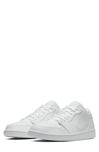 Jordan 1 Low Sneaker In White/ Grey Fog/ White