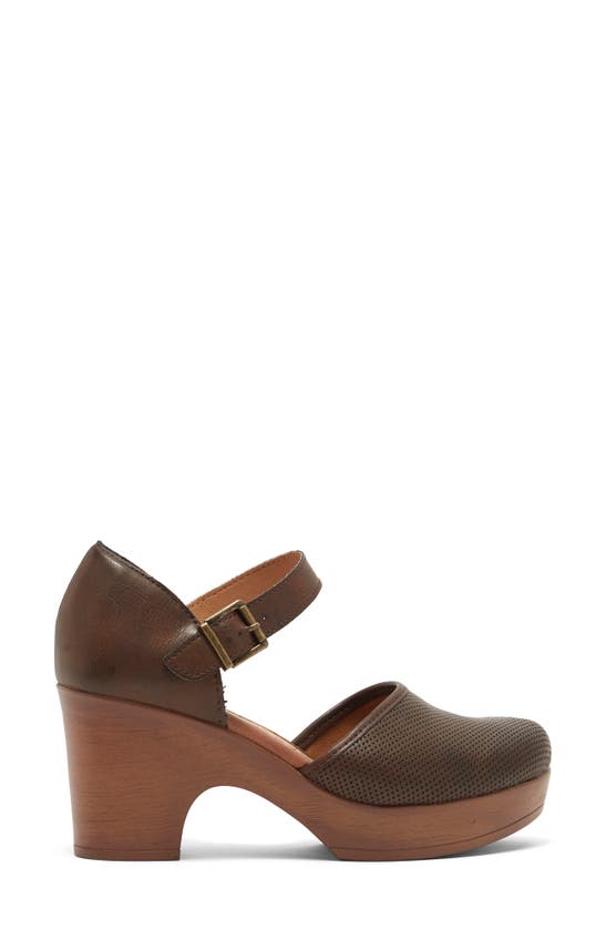 B O C Gia Chunky Platform Heel In Dark Brown