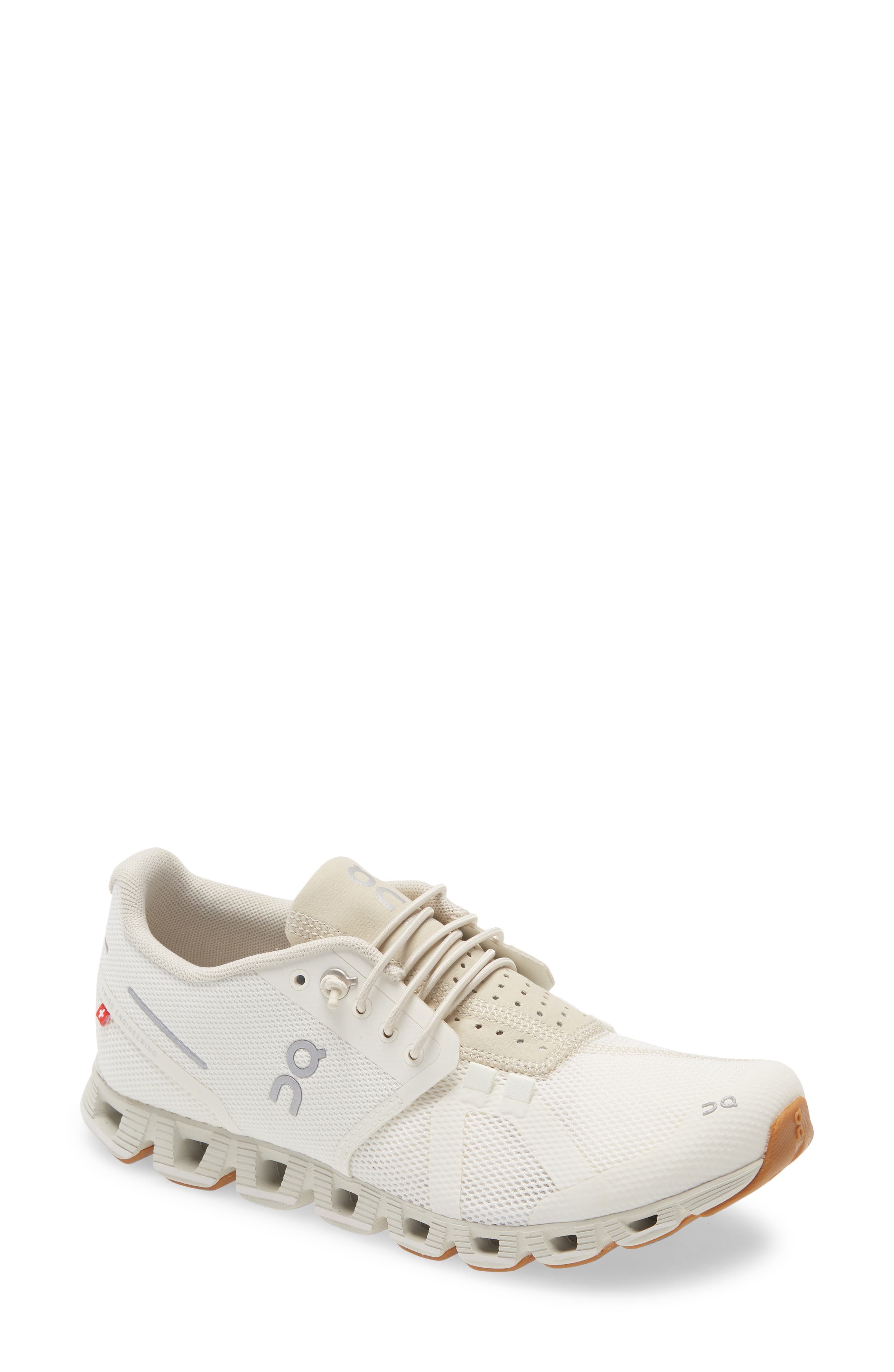 on cloud tennis shoes womens