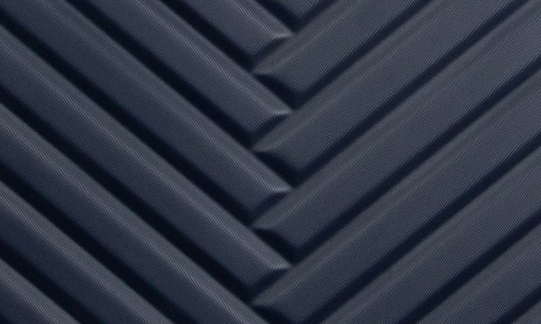 KENNETH COLE MADISON SQUARE 20-INCH HARDSHELL SPINNER CASE