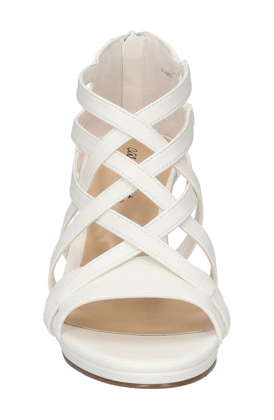 Easy Street Women's Bee Zip Platform Sandals In White