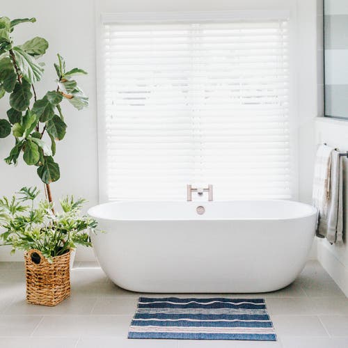 Creative Women Aden Bath Mat In Navy/natural