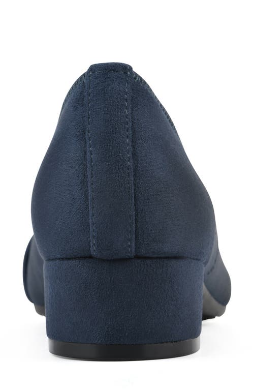 Cliffs By White Mountain Bordeaux Pump In Navy Fabric