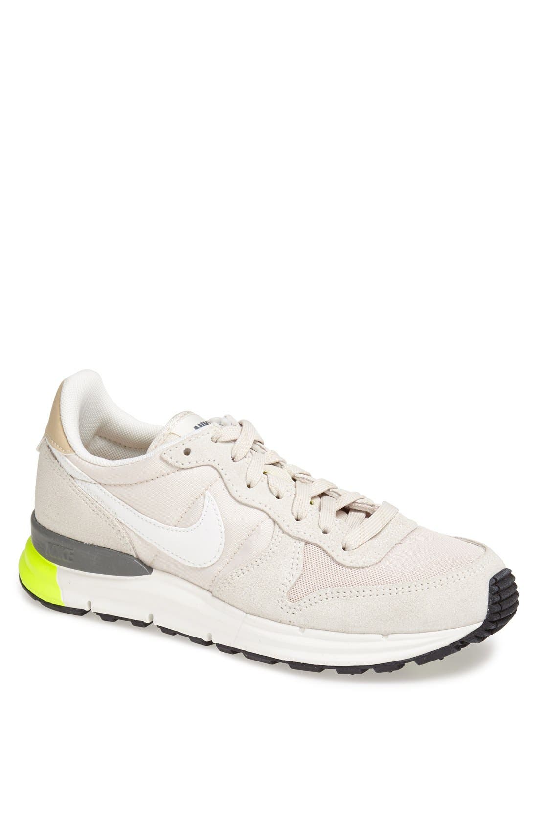 lunar internationalist