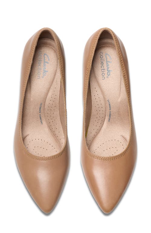 Clarks Freva55 Court Pump In Warm Beige Leather