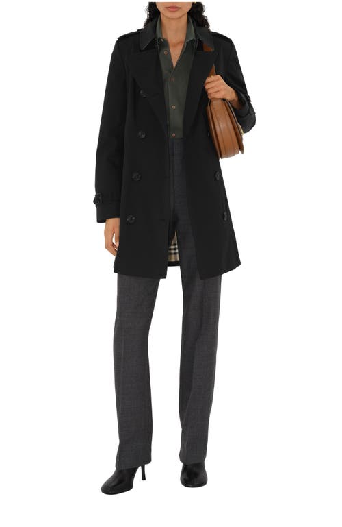 Burberry Short Chelsea Heritage Trench Coat In Black