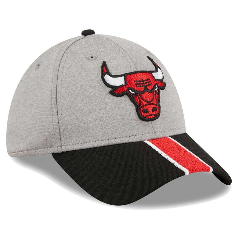 NEW ERA NEW ERA GRAY/BLACK CHICAGO BULLS STRIPED 39THIRTY FLEX HAT