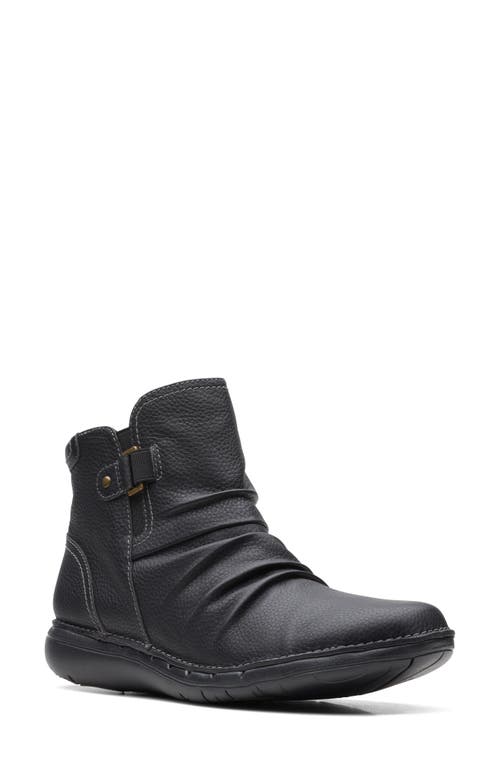 Clarks(r) Wallabee Boot in Black Leather