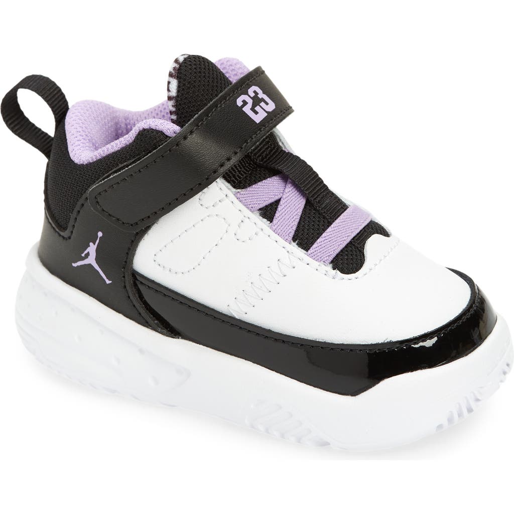 Nike Jordan Max Aura 3 Basketball Sneaker In Black/white/lilac