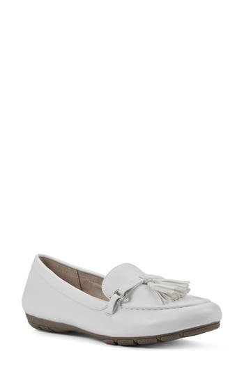 Cliffs By White Mountain Gush Tassel Loafer In White/smooth