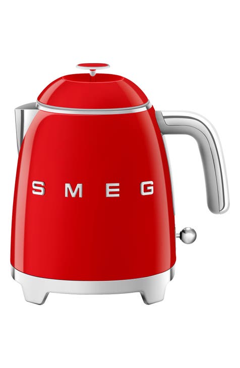 We're Obsessed With This Smeg Kettle — The Outlet