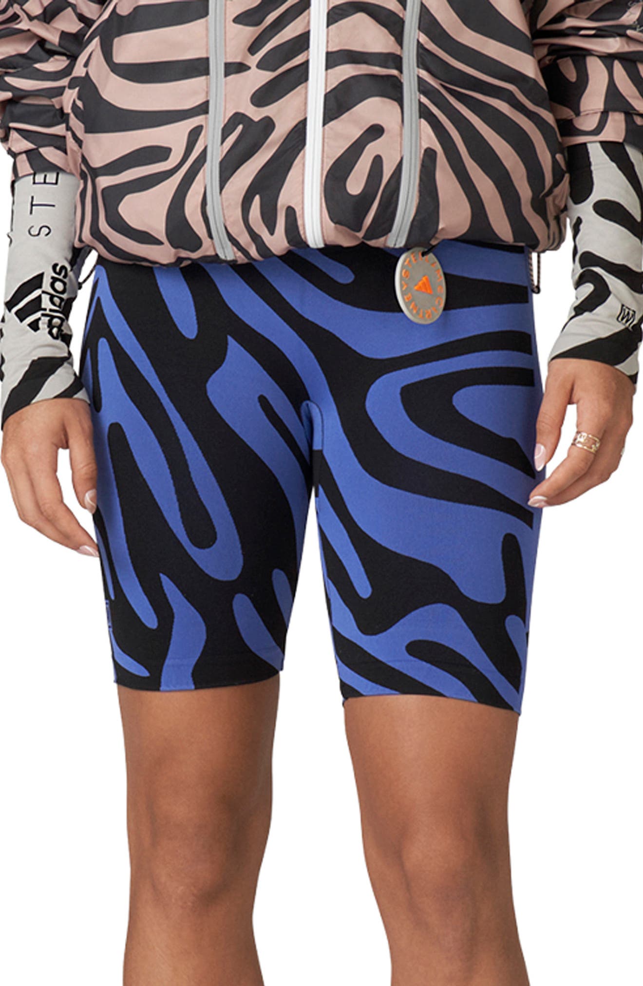 Femme Vêtements Shorts Mini shorts Short léger à rayures Synthétique adidas By Stella McCartney en coloris Noir 