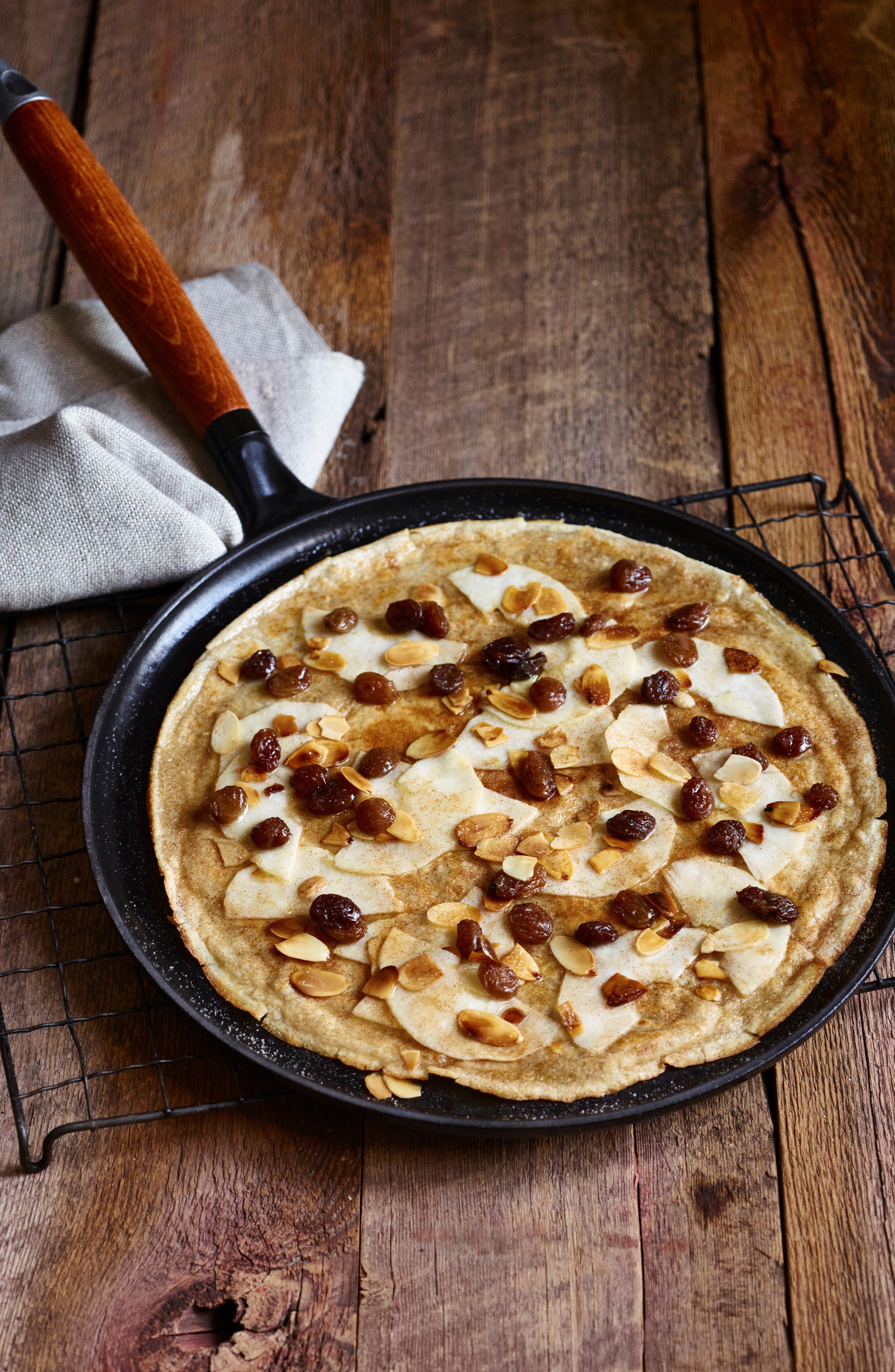 Staub 11Inch Enameled Cast Iron Crepe Pan with Spreader & Spatula