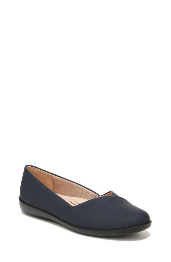 Lifestride Notorious Flat In Navy Faux Leather