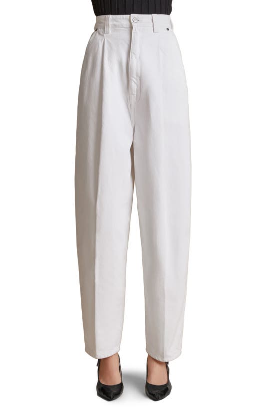 Khaite The Ashford Pleated Tapered Jeans In White