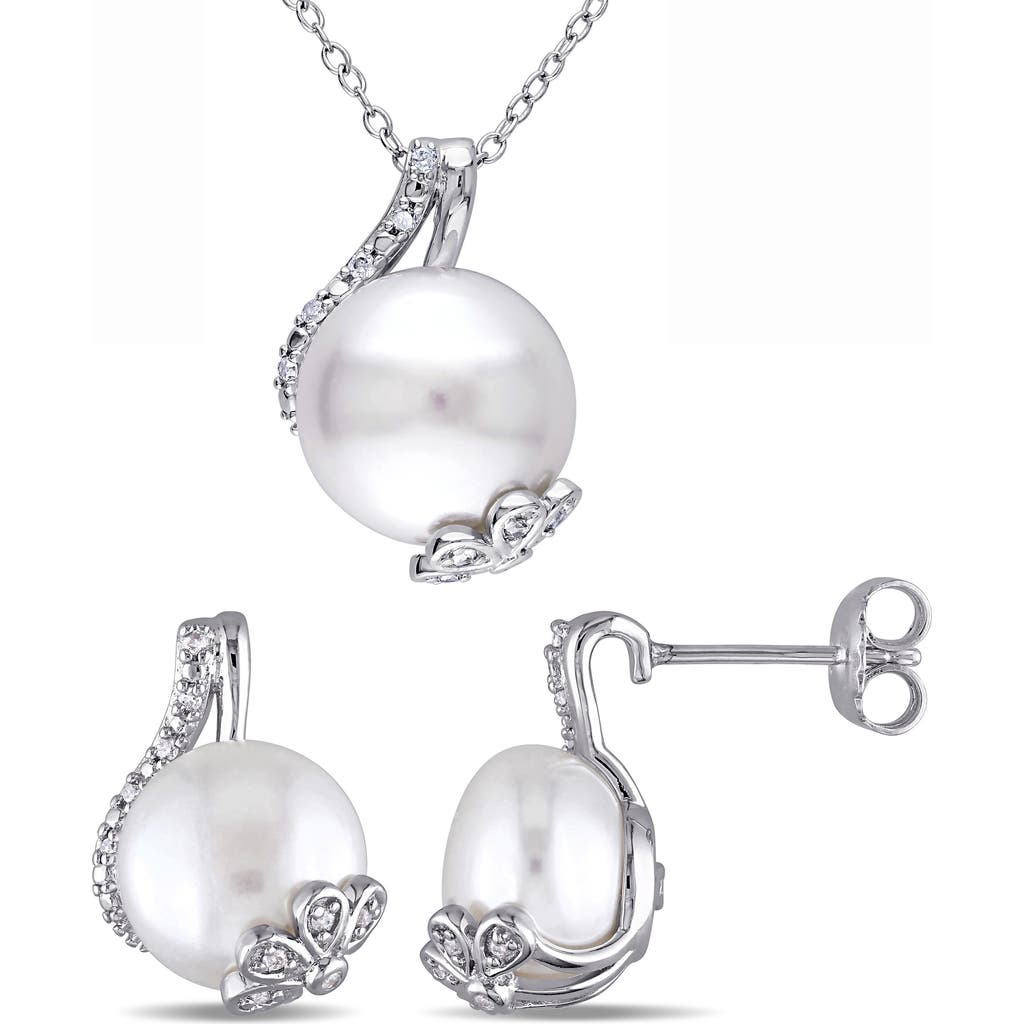 Delmar Cultured Freshwater Pearl Pendant Necklace & Stud Earrings Set In Silver/pearl