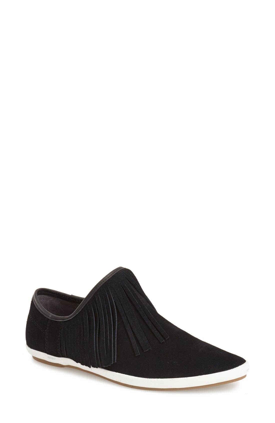 sanuk pointed toe shoes