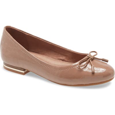 Kenneth Cole New York Balance Ballet Flat, Beige