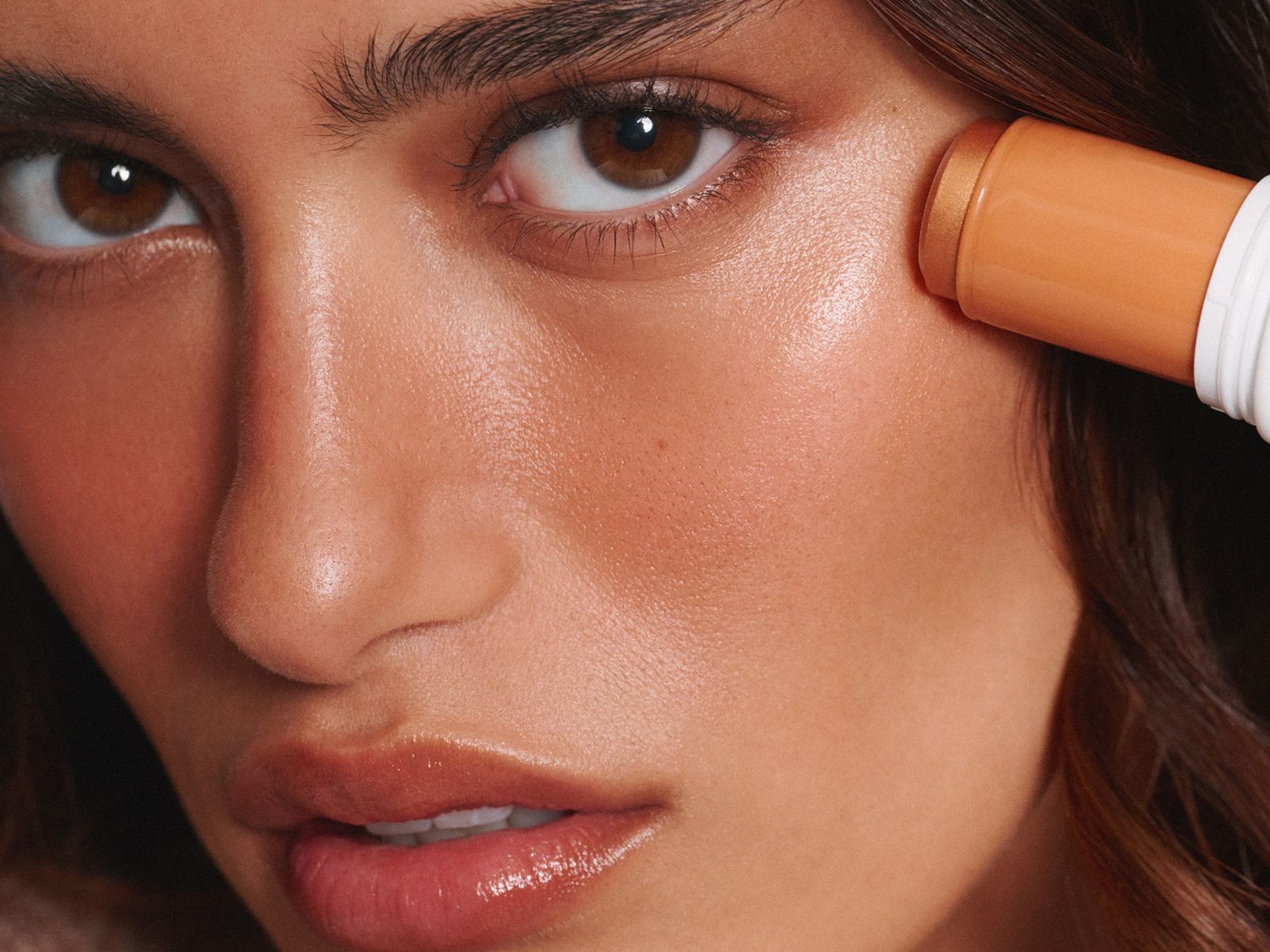 A woman applying bronzer.