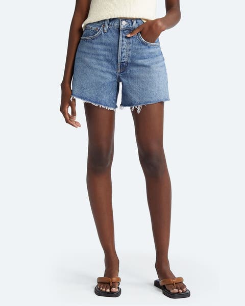 A woman cutoff denim shorts.