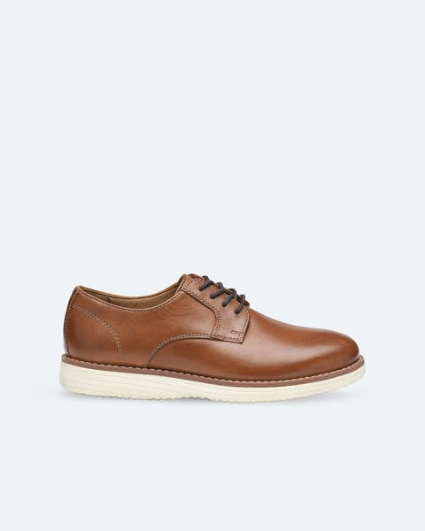 Leather plain-toe derby shoe.