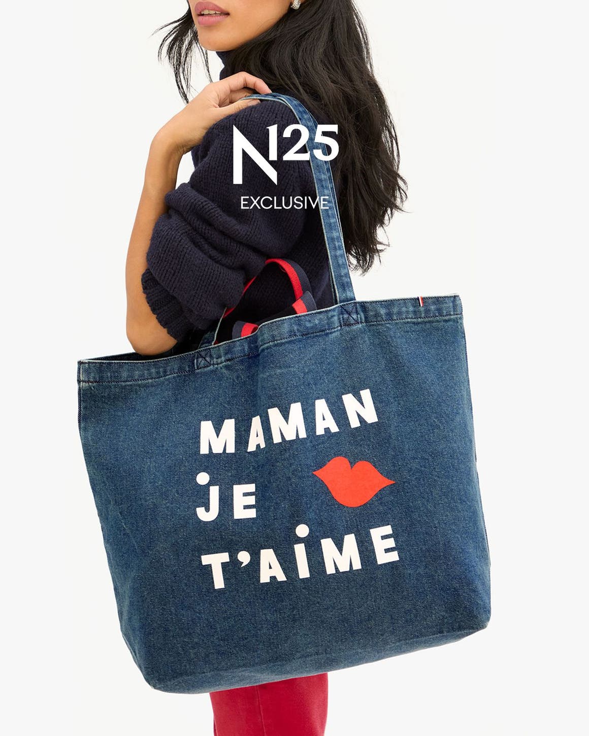 N125 exclusive. Women wearing a sweatshirt and tote that say Maman Je T'aime.