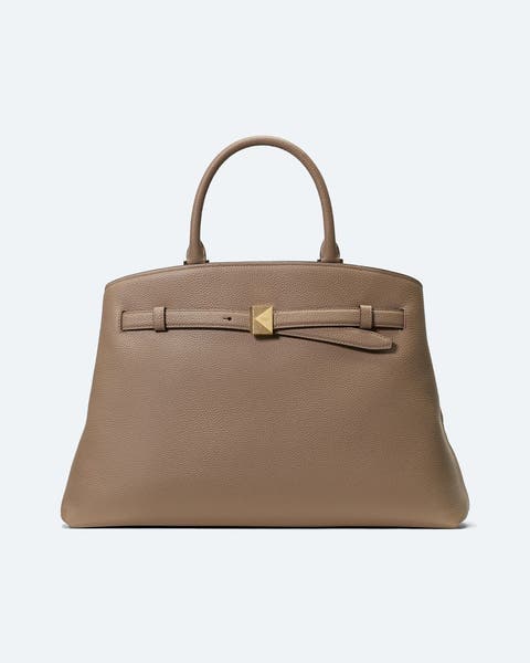 Taupe leather handbag.