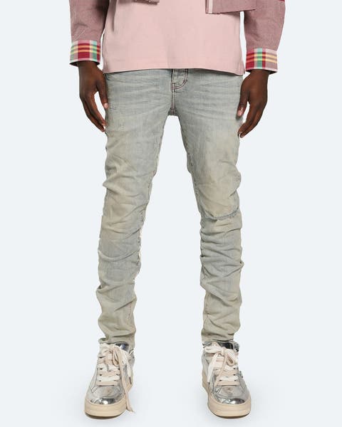 A man wearing skinny jeans.