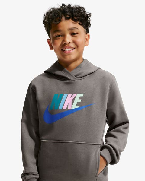 A little boy in a grey Nike sweatshirt.