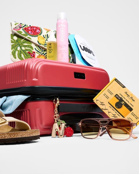 A variety of warm-weather travel accessories.