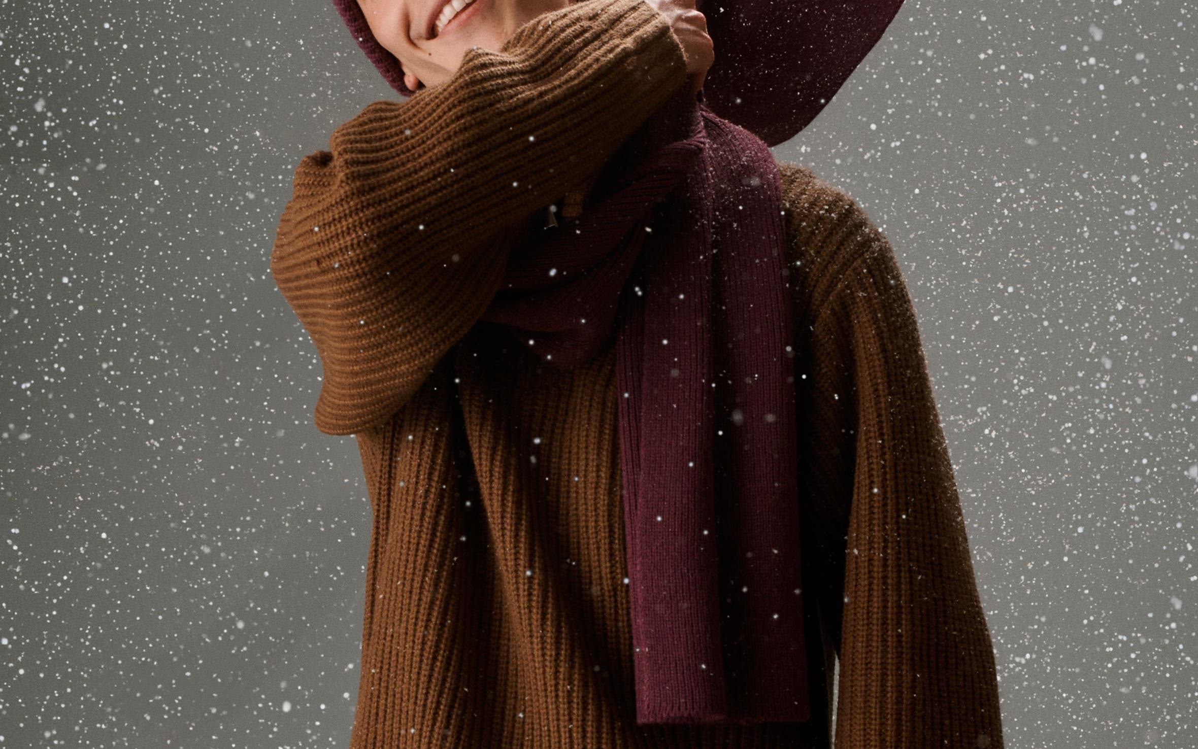 A man wearing a matching scarf and beanie. 
