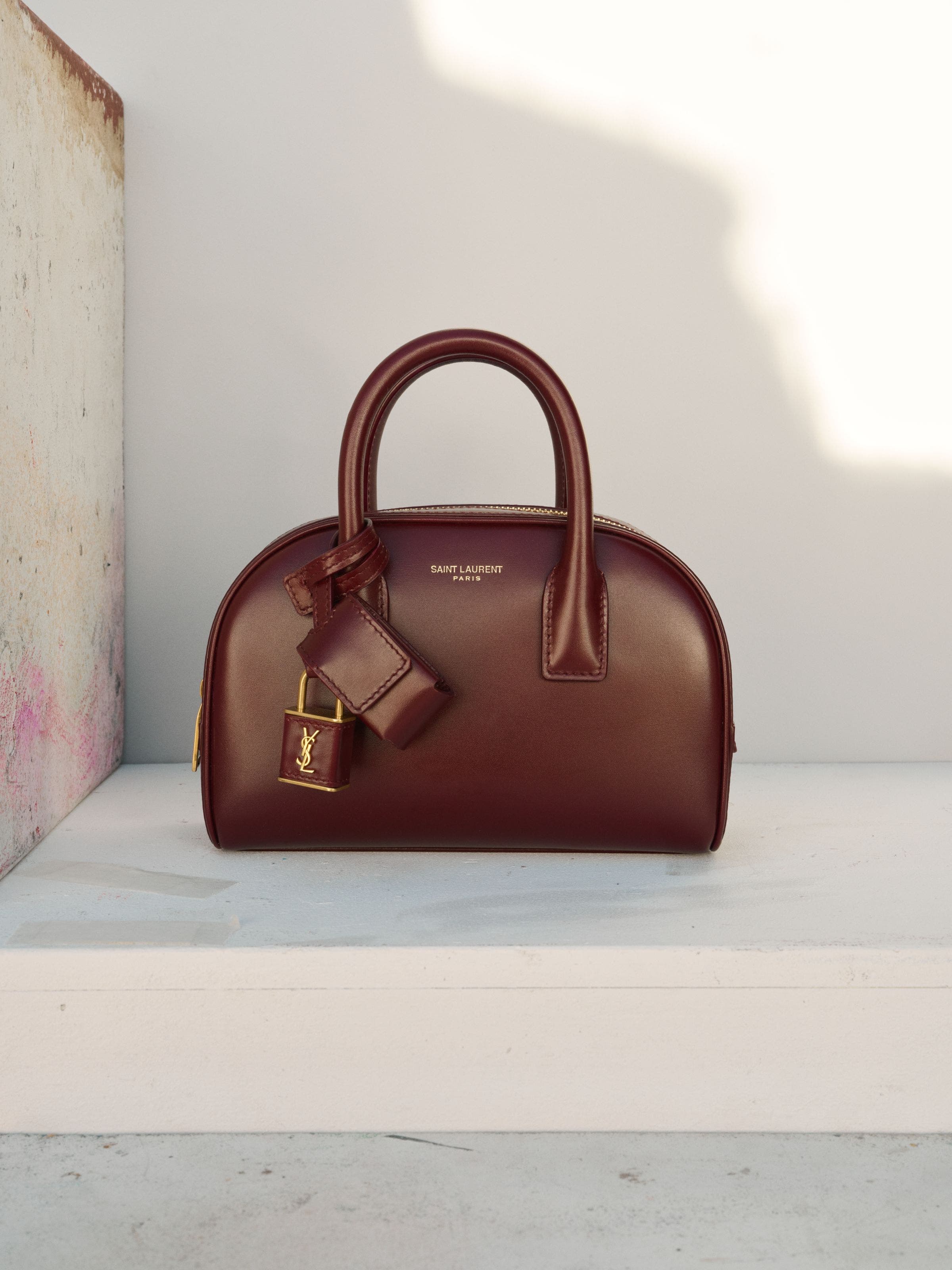 Structured top-handle handbag in burgundy leather with gold hardware