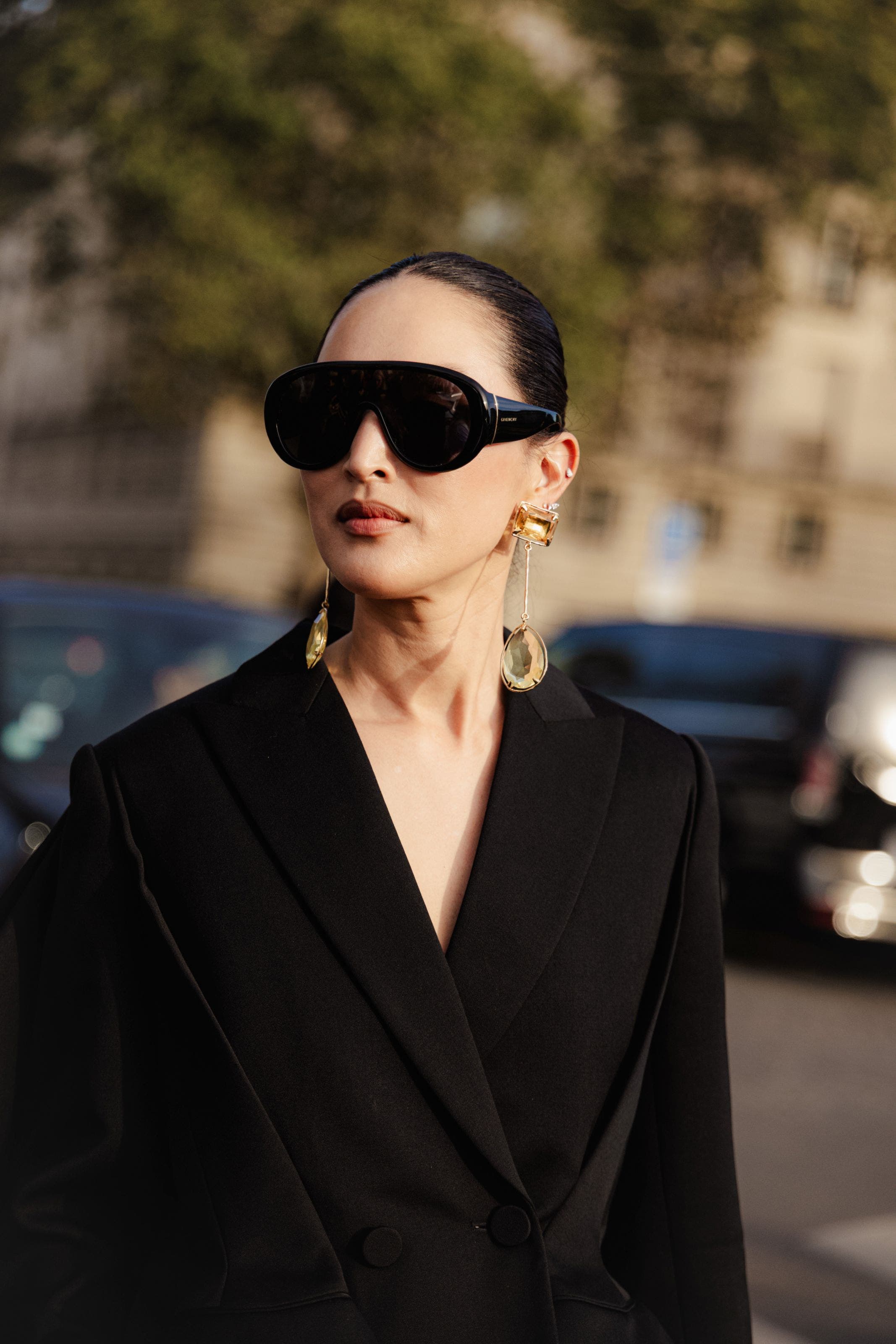 Woman in oversized sunglasses.