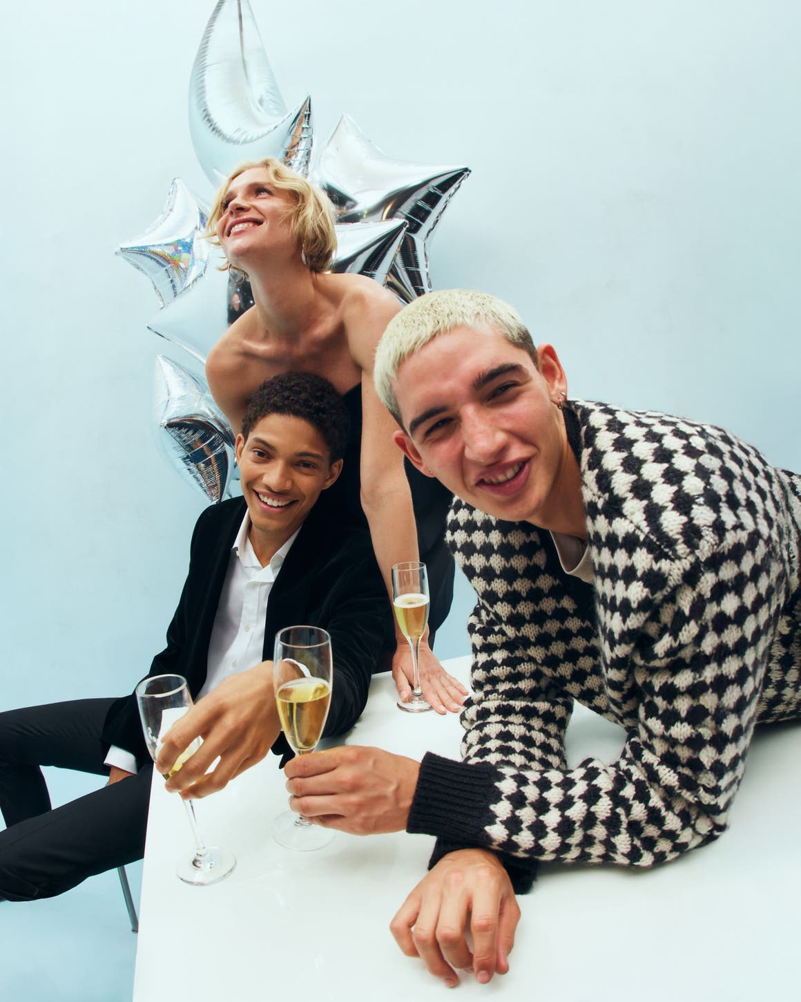 Beautifully dressed partygoers.