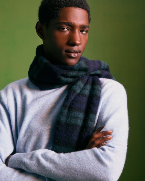 Man wearing Nordstrom scarf.