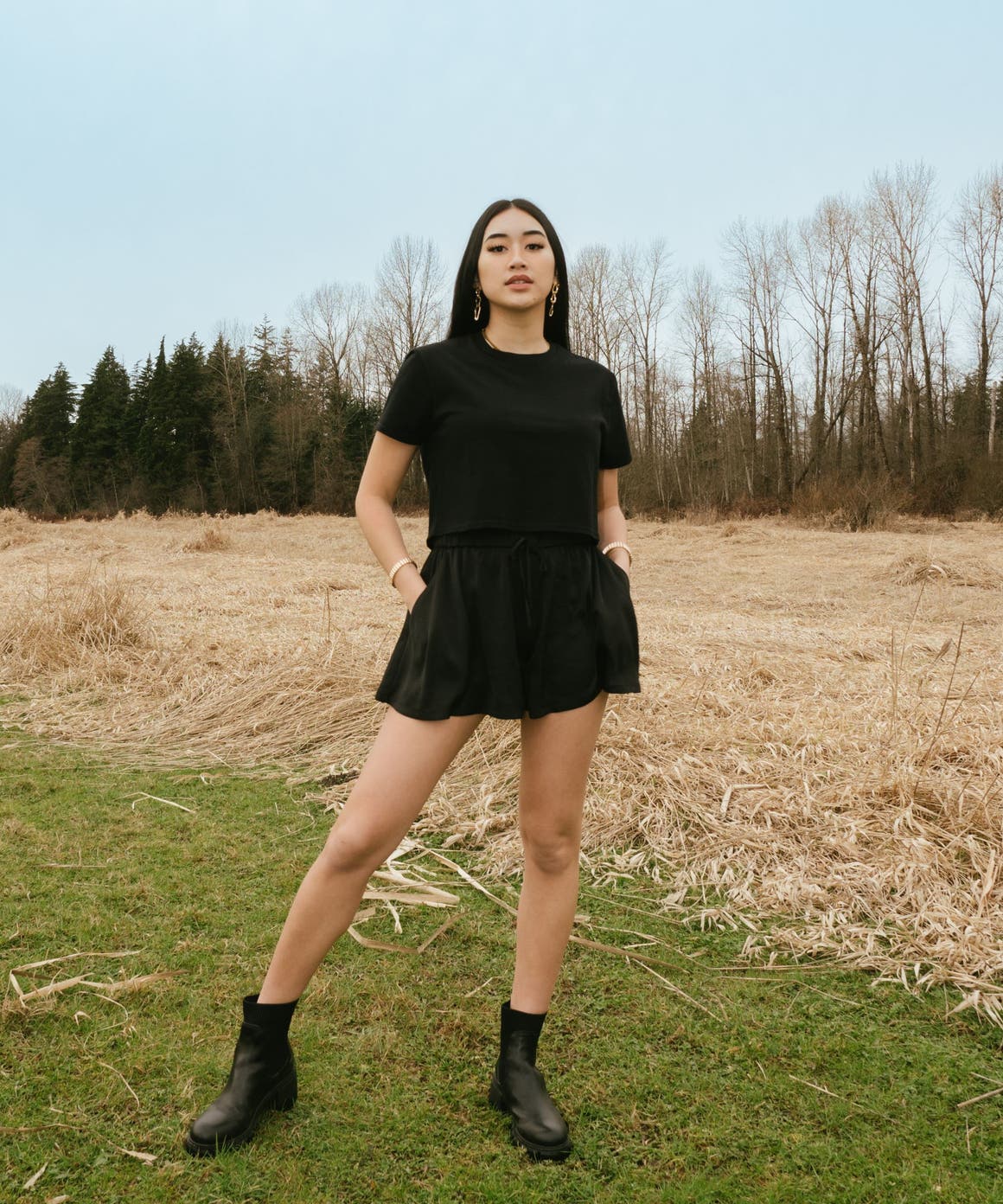 A woman in a matching black skort and T-shirt.