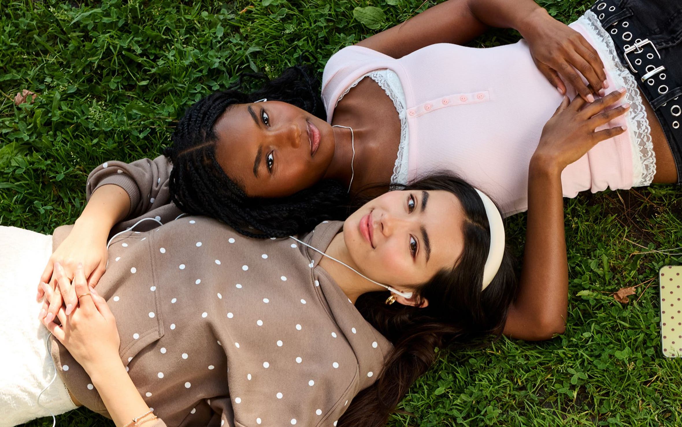 Two women wearing casual back to campus outfits.
