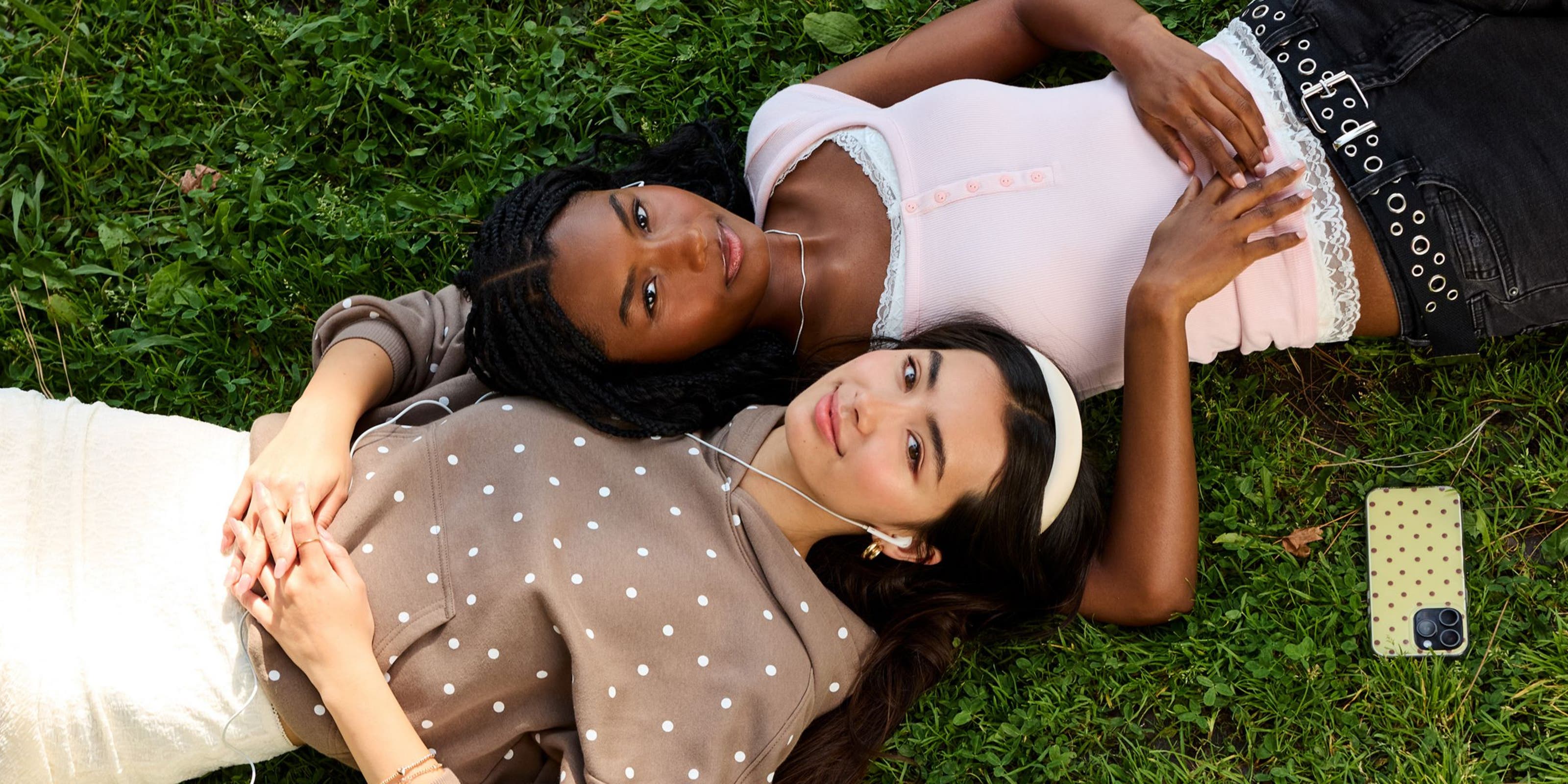 Two women wearing casual back to campus outfits.