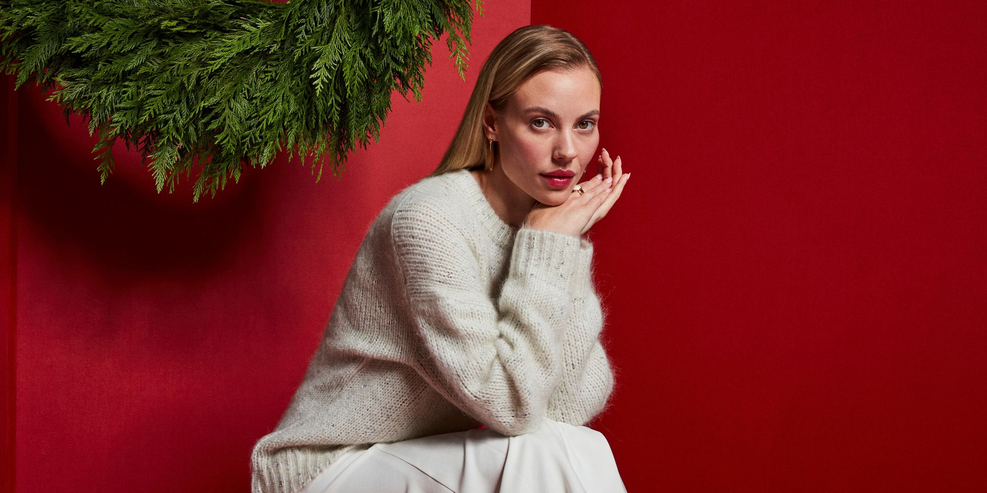 Woman wearing grey Nordstrom sweater.