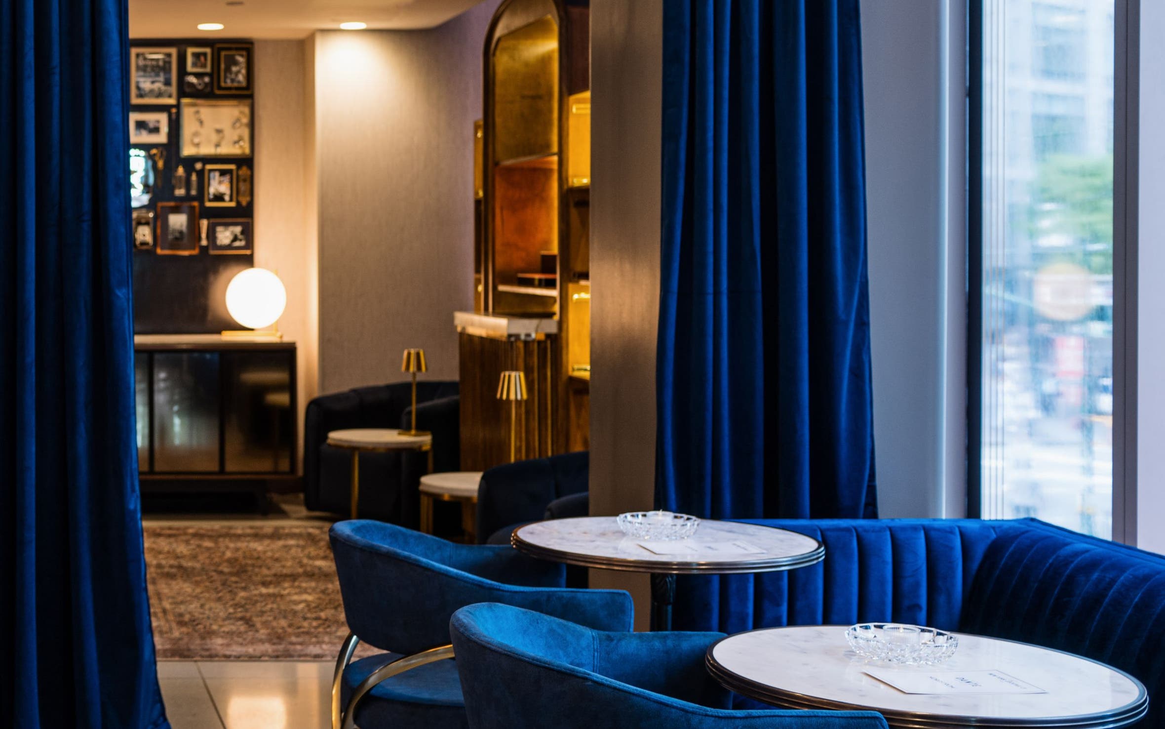 Men's NYC Clubhouse Seating.