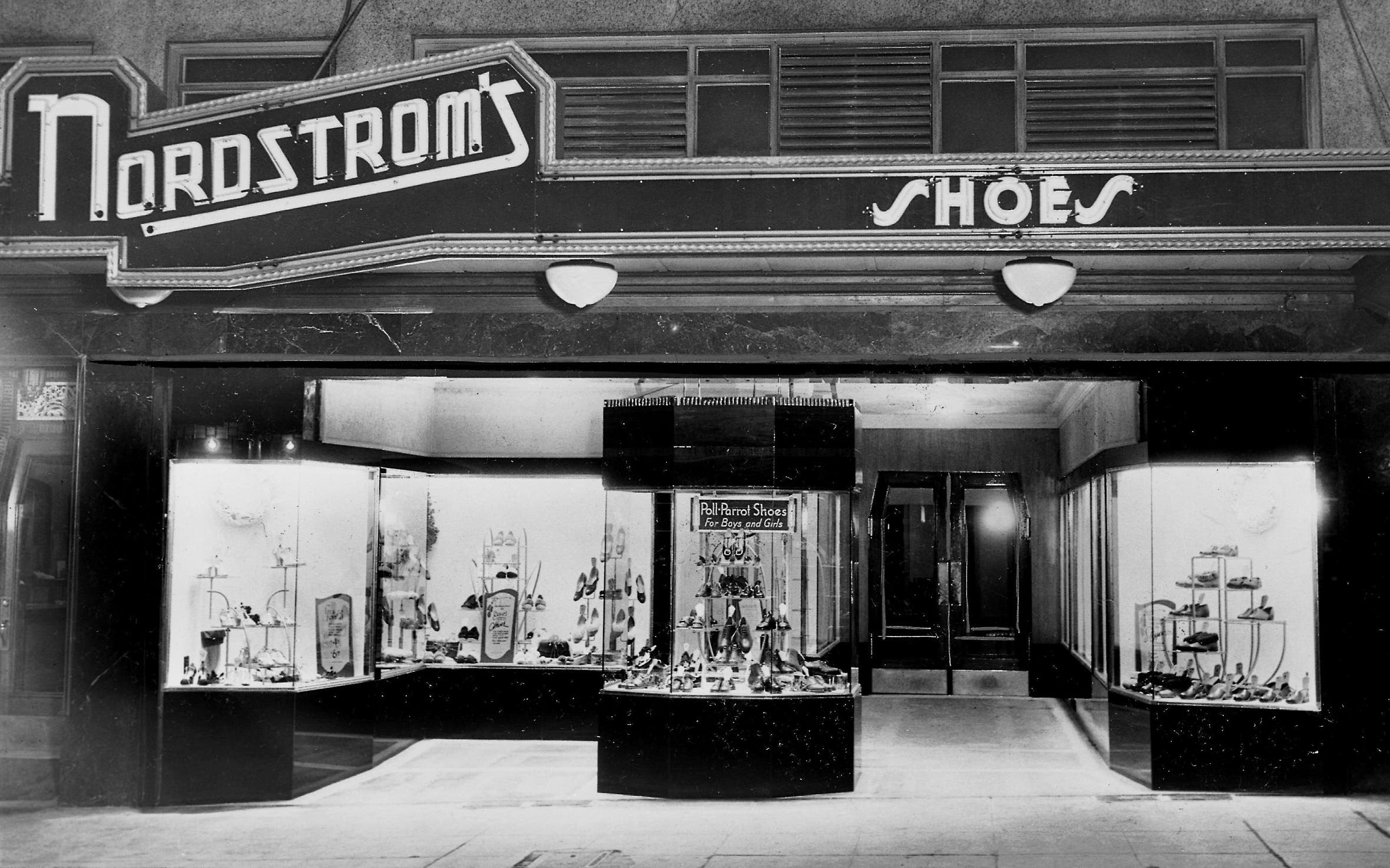 A Wallin & Nordstrom storefront.