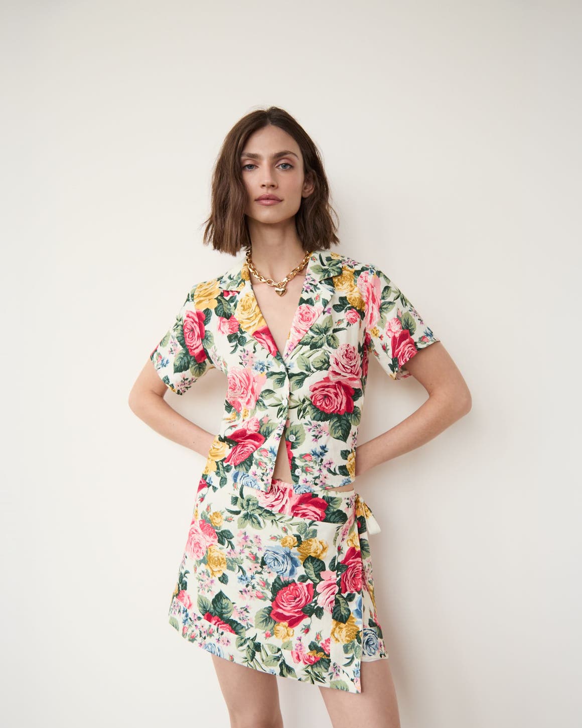 Woman wearing a floral matching set and a necklace.