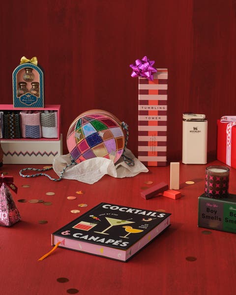 An assortment of small gifts.